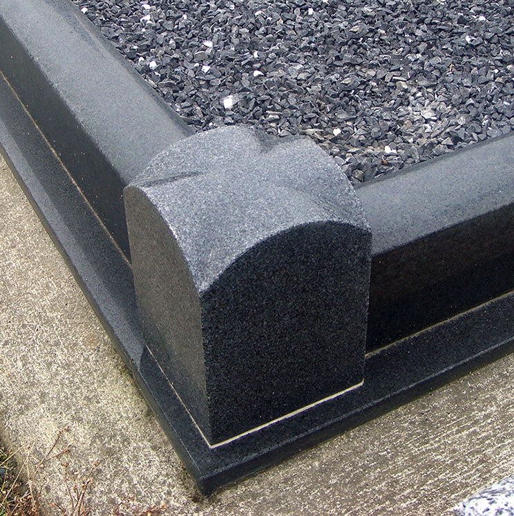 Half Rounded Kerb (Bishop’s Hat Corner Posts)