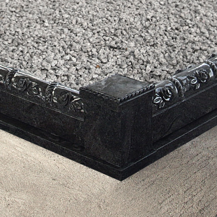 Roped Kerb with Roses (Roped Corner Posts)