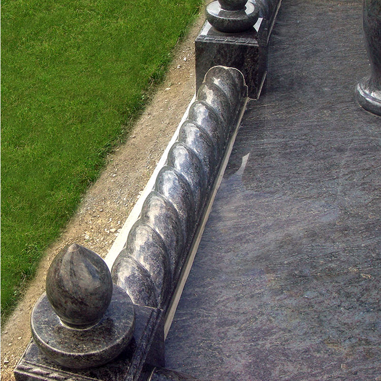 Roped Kerb (Flame Corner Posts)
